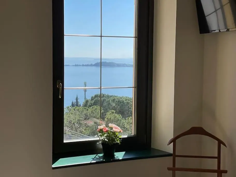 Maison Faustinoni Gardone Riviera Italy